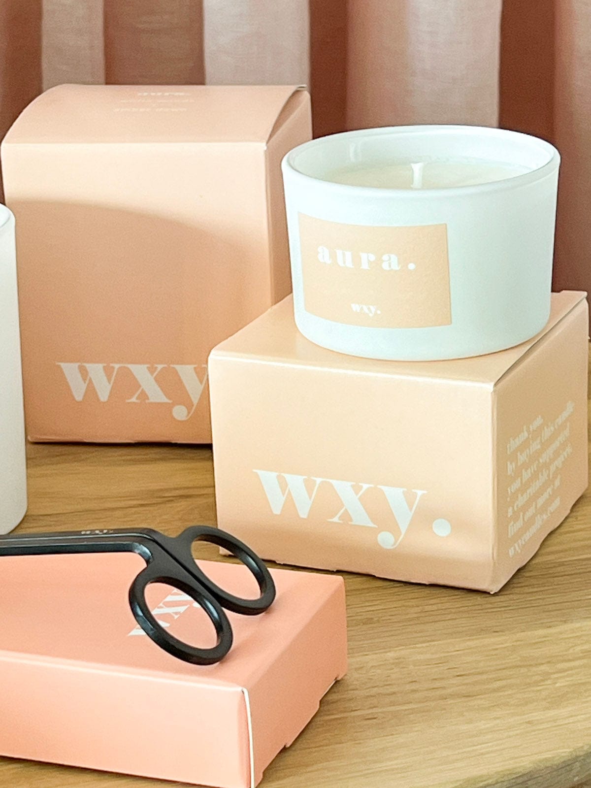 wxy. Accessories wxy. Aura 3oz Candle - White Woods + Amber (7817468805369)