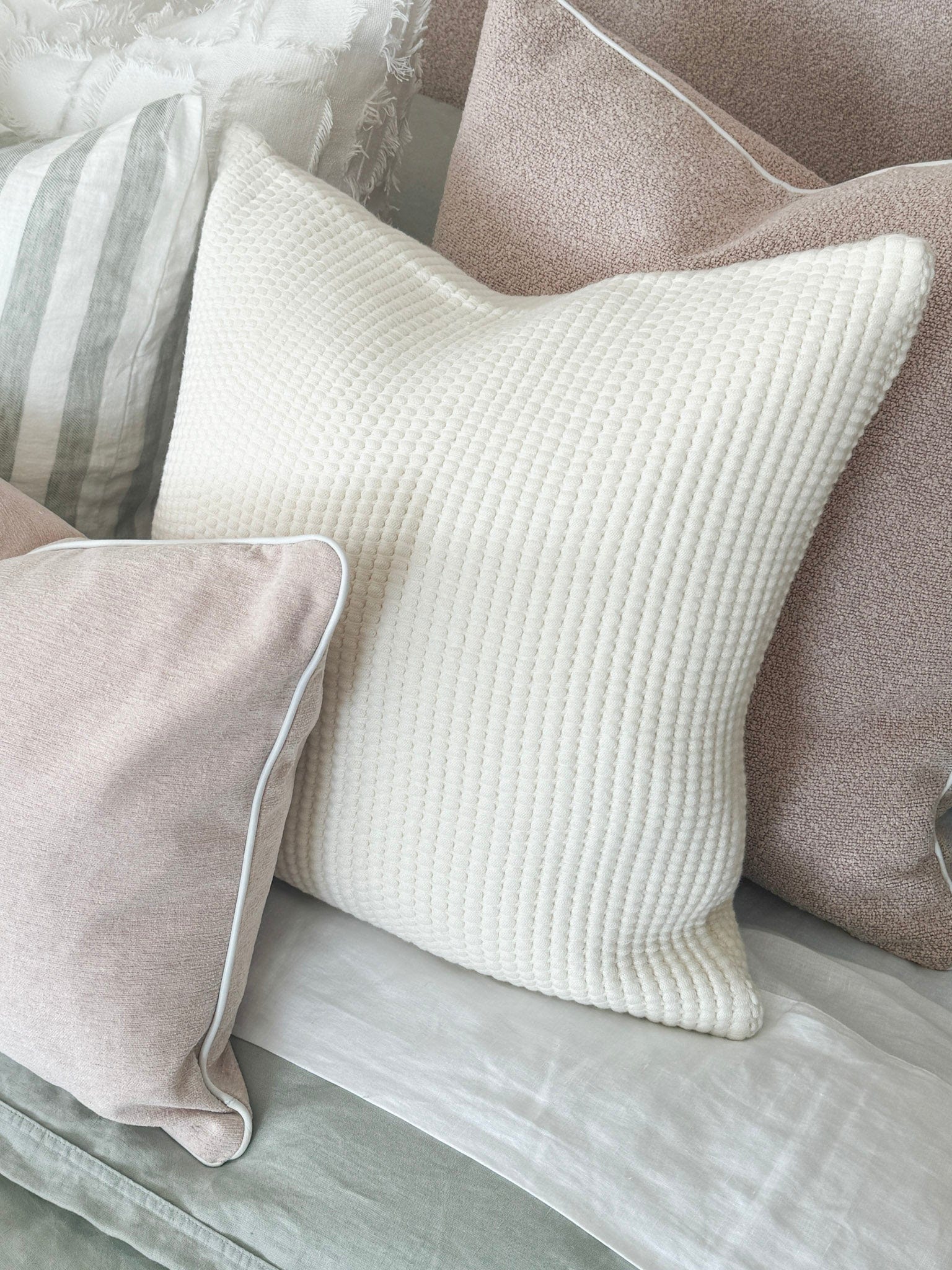 Eadie Lifestyle Cushions Eadie Lifestyle Favo Cushion - Natural (Various sizes)