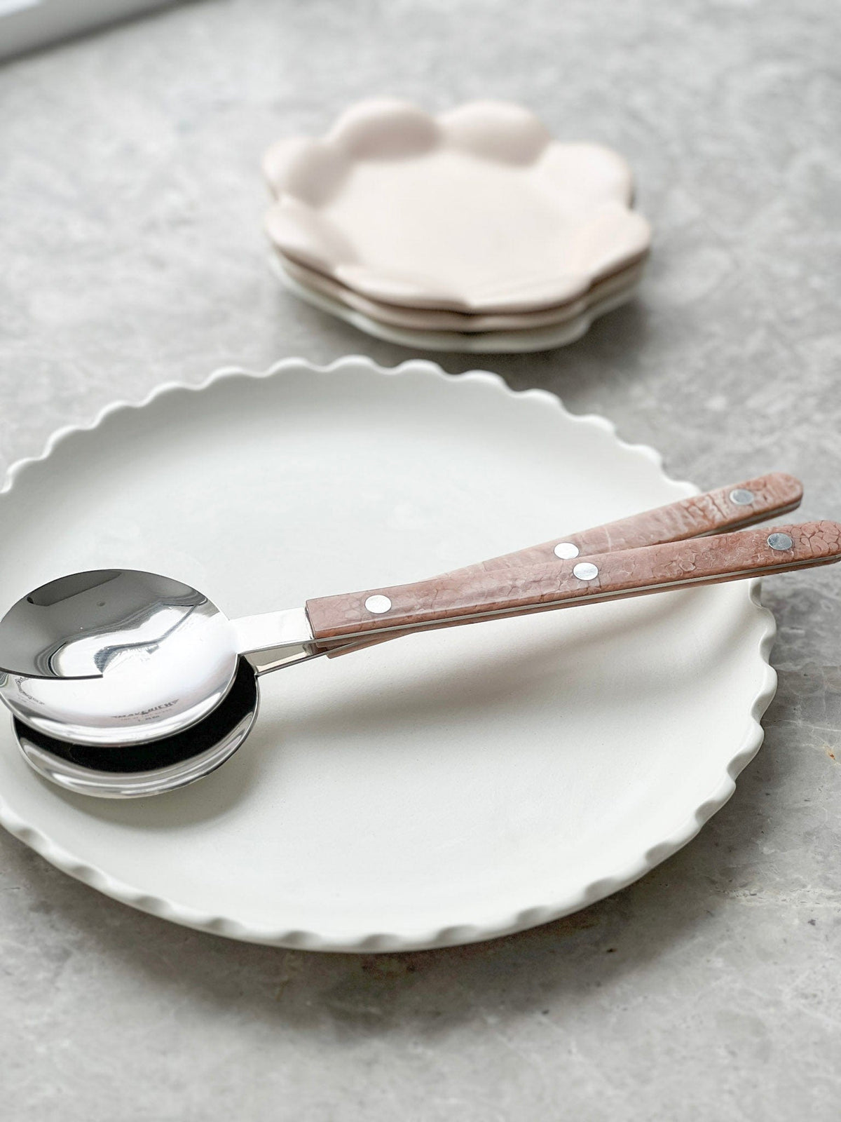 Tasteology Kitchen Accessories Tasteology Salad Servers, Taupe