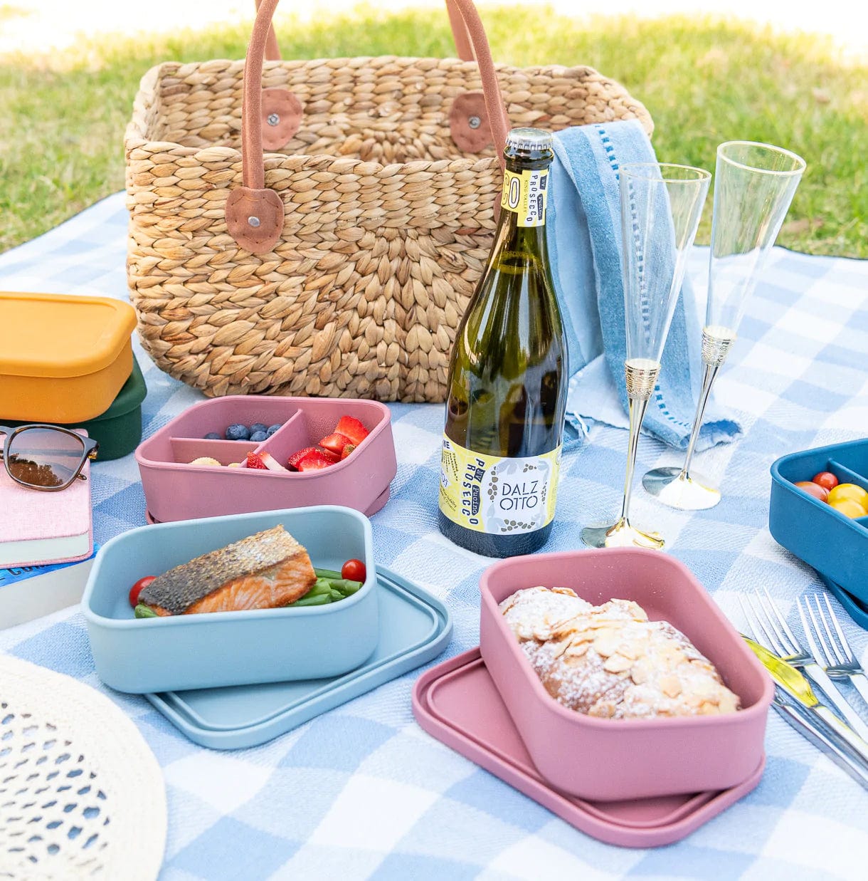 Light blue top lunch box